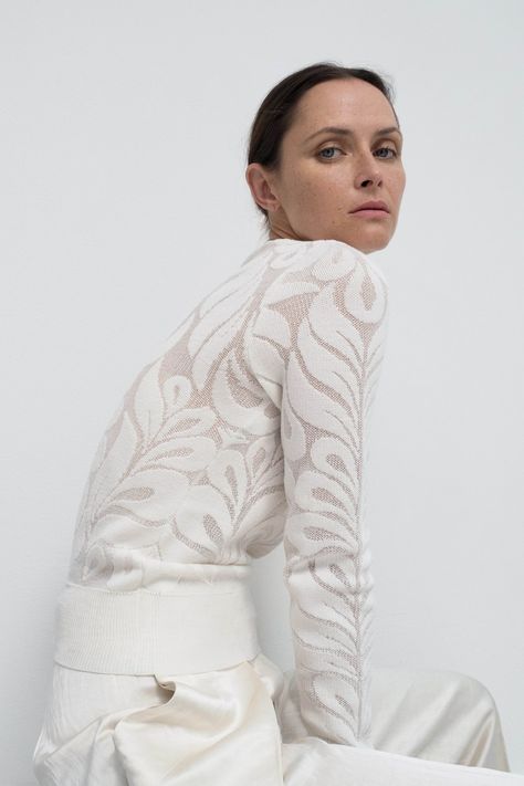 Partow Resort 2019 collection, runway looks, beauty, models, and reviews. Designer Knitwear, Jacquard Sweater, Style Basic, Runway Looks, 2019 Fashion, Menswear Inspired, Fashion Show Collection, Marchesa, Fashion Mode