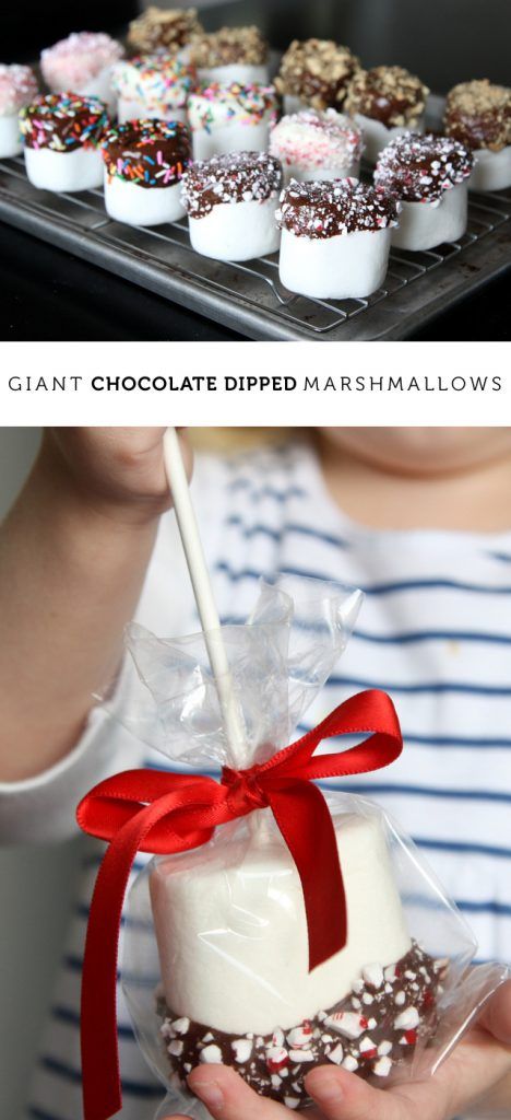 Giant chocolate dipped marshmallows - the perfect giveaway treat to make with kids.  Simple steps and people love 'em! Christmas Edible Gifts, Christmas November, Jul Kaka, Dipped Marshmallows, Christmas Bazaar Ideas, Chocolate Dipped Marshmallows, Edible Christmas Gifts, Marshmallow Dip, Christmas Bazaar