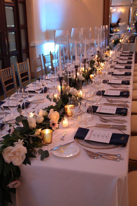 Formal Dinner Party Table Decor, Classy Table Decor, White And Gold Wedding Themes, Banquet Centerpieces, Formal Table Setting, Black And White Wedding Theme, Banquet Ideas, Indoor Wedding Receptions, Wedding Table Designs