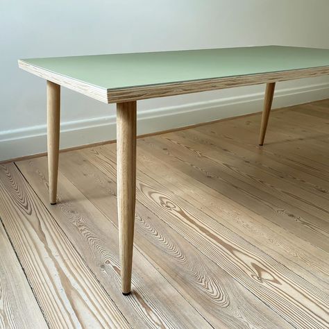 Essens Living on Instagram: “Smuk symfoni af linoleum, krydsfiner og egetræ. #sofabord #krydsfiner #plywood #linoleum #essensliving” Plywood Dining Table, Plywood Table, Diy Dining Table, Making Things, Painted Table, Diy Table, Linoleum, Sofa Table, House Inspo