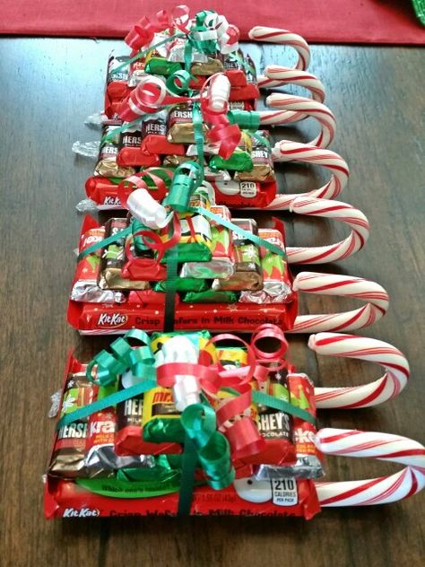 Candy Cane Sleighs, Christmas Sleighs, Besties Christmas, Candy Sleigh, Candy Cane Sleigh, Diy Christmas Candy, Candy Gift Baskets, Christmas Candy Gifts, Xmas Gift Wrap