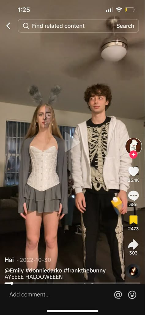 Donnie Darko Costume, Matching Halloween Costumes, Clever Halloween Costumes, Pretty Halloween Costumes, Couples Halloween Outfits, Cute Couple Halloween Costumes, Donnie Darko, Matching Halloween, Halloween Costume Contest