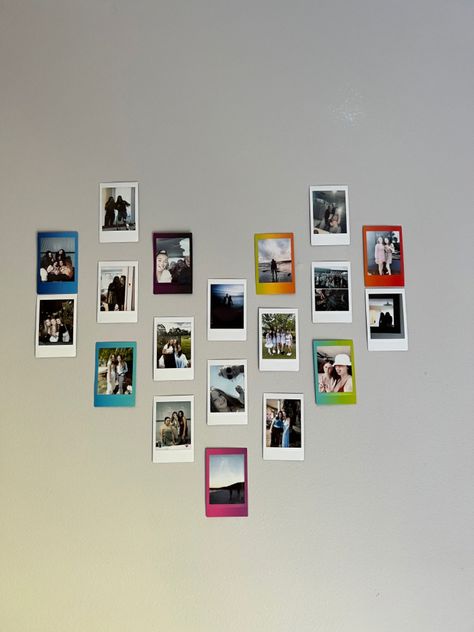 Cute Polaroid Pictures Ideas Room Decor, Wall Decor Polaroid Pictures, Heart Wall Decor With Pictures, Polaroid Picture Wall Ideas Room Decor, Polaroid Pictures Wall Ideas, Wall Decor With Polaroids, Room Poloroid Ideas, Room Decor Ideas Polaroid, Poloride Pictures Aesthetic Wall