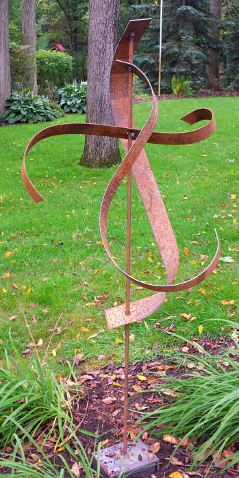 Yard Sculptures Diy, Diy Garden Sculpture Ideas, Pictures Of Art, Metal Sculptures Garden, Yard Sculptures, Garden Junk, Welding Art Projects, Metal Yard Art, Mobile Art