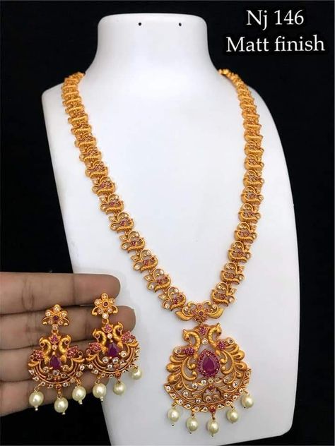 temple jewelry available at Arshi's..  for bookings whatsapp on 9486115312. worldwide shipping.  #jewellery Gold Necklace Indian, Temple Jewelry, Gold Chain Design, Gold Necklace Indian Bridal Jewelry, Necklace Indian, Indian Jewelry Sets, Gold Fashion Necklace, Gold Necklace Designs, Chain Design