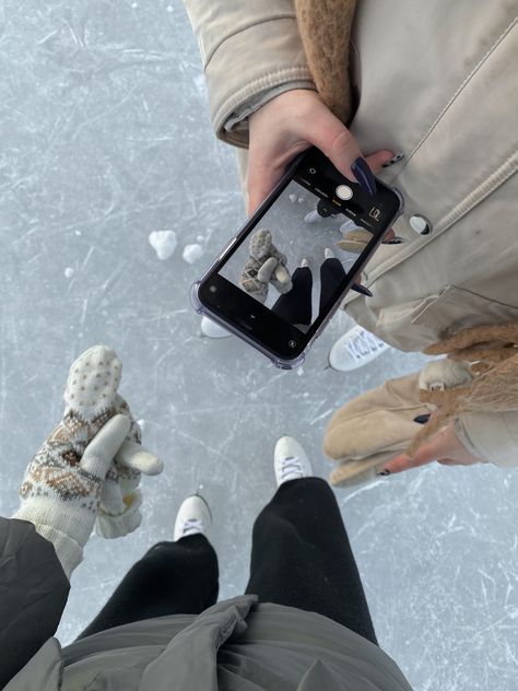 Friends winter ice rink Ice Rink Proposal, Winter Aesthetic With Friends, Ice Rink Photoshoot, Ice Skating Photoshoot Friends, Ice Skating Couple Pics, Ice Rink Outfit, Ice Rink Aesthetic, Ice Skating Pics, Ice Skating Photoshoot