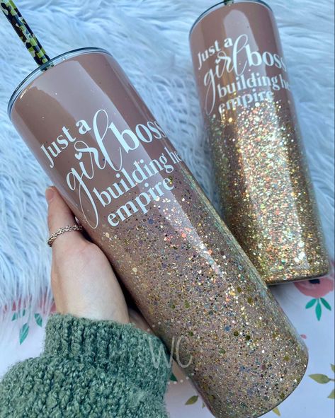 Tumbler Quotes, Tumbler Cups Personalized, Bling Crafts, Pretty Pens, Glitter Tumbler Cups, Vinyl Tumblers, Glitter Tumblers, Cup Decal, Custom Tumbler Cups