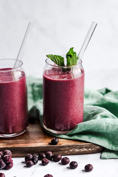 Banana Celery Blueberry Detox Smoothie (Whole30/Paleo/Vegan) Vegan Low Fodmap Recipes, Apple Cider Vinegar Shot, Apple Cider Vinegar Shots, Celery Smoothie, Coconut Milk Uses, Fodmap Foods, Lemon Juice Benefits, Detox Smoothies, Banana Benefits