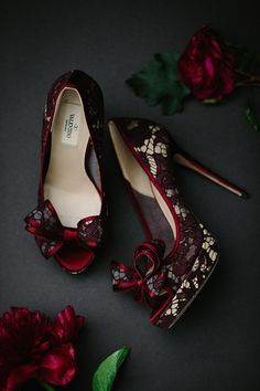 Dr Shoes, Lace Heels, Burgundy And Gold, Fabulous Shoes, Crazy Shoes, Pretty Shoes, Shoe Obsession, Red Lace, Suho