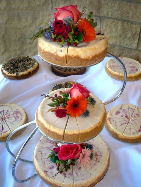 yummy-and-trendy-cheesecake-wedding-cakes-9 - Weddingomania Cheesecake Wedding Cakes, Wedding Cheesecakes, Cheesecake Wedding, Cheesecake Wedding Cake, Wedding Cheesecake, Cake Displays, Traditional Wedding Cake, Reception Food, Traditional Cakes