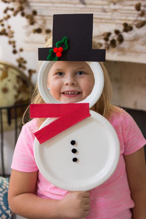 Turn paper plates into the cutest Christmas masks featuring Santa, Mrs. Claus, and Frosty the Snowman! #kidscrafts #kidsChristmascrafts #paperplatecrafts #Christmascrafts Snowman Mask For Kids, Frosty The Snowman Crafts For Kids, Snowman Hat Craft, Fun Crafts For Kids Christmas, Frosty The Snowman Crafts, Christmas Kids Diy, Christmas Diy For Kids, Christmas Present Ideas For Kids, Snowman Paper Plate