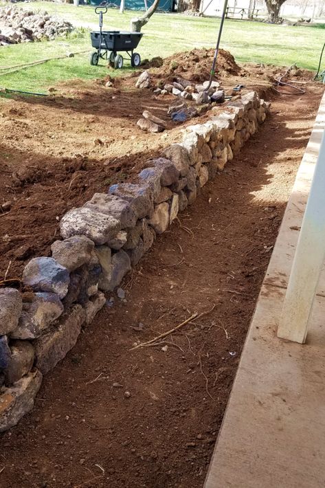 Diy Stone Retaining Wall, Inexpensive Retaining Wall Ideas, Alley Garden, Cheap Retaining Wall, Natural Stone Retaining Wall, Building A Stone Wall, Boulder Retaining Wall, Backyard Retaining Walls, Stone Edge