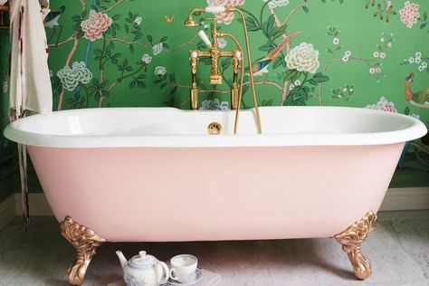 Pink vintage claw-foot tub. #pinktub #vintagetub Claw Bathtub, Tub Bathroom Ideas, Clawfoot Tub Bathroom, Claw Tubs, Vintage Clawfoot Tub, Pink Tub, White Interior Paint, Vintage Bathtub, Claw Foot Bath