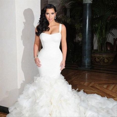 Kim Kardashian Wedding Dress, Ruched Wedding Dress, Kardashian Wedding, Kim Kardashian Wedding, Second Wedding Dresses, Feminine Wedding, Wedding Dress Organza, Wedding Dress Sizes, Modern Wedding Dress