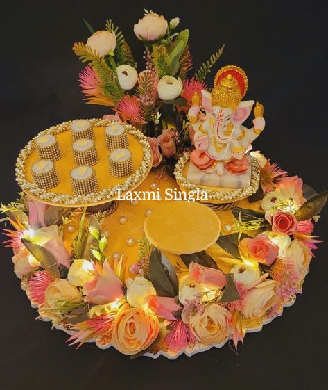 #ginniplatter #trousseaupacking #ringplatter #weddingpacking #festivehampers #roomhampers #dryfruitpacking #shagunplatters #babyhampers #dolllehengapacking #babyshowertrousseaupacking #sareepacking #cosmeticpacking #fruitspacking #cosmetictrousseau #groomtrousseau #indianwedding #wedding #trousseau #ringtray #weddinggifts #ringceremony #chocolatebasket #groomsessentials #groomskit #chocolatehampers #giftingsolutions #engagementringplatter #engagement #love #laxmisingla Coin Decoration Ideas For Wedding, Coin Decoration Ideas, Decoration Ideas For Wedding, Engagement Ring Platter, Chocolate Basket, Wedding Trousseau, Trousseau Packing, Chocolate Hampers, Packing Ideas