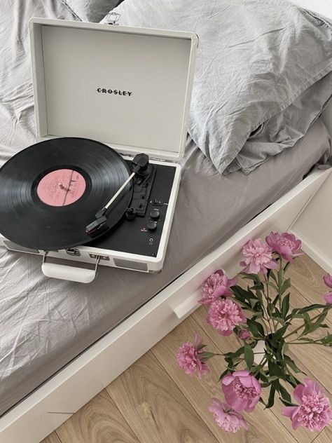 Lp Aesthetic, Record Player Aesthetic, Morning Aesthetics, Crosley Record Player, Player Aesthetic, Disco Aesthetic, Vinyl Aesthetic, Aesthetic Apartment, Gray Aesthetic