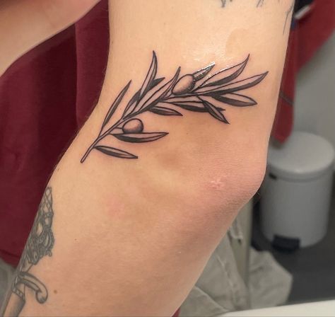 Olive Branch tattoo idea. Blackwork. Old School Olive Branch Tattoo Mens, Olive Tattoo, Tattoo Mens, Olive Branch Tattoo, Traditional Black Tattoo, Branch Tattoo, Black Tattoo, Tattoo Model, Olive Branch