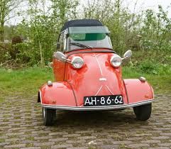 Heimwee naar de auto uit de jaren 50, 60 en 70 | SchoolBANK.nl - vind je oude klasgenoten terug Three Wheeled Car, Bmw Isetta, Microcar, Tiny Cars, Fiat 600, Small Cars, Tandem, Car Collection, Car Show