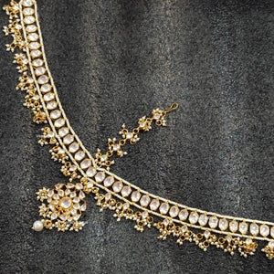 Bridal Matha Patti, Simple Vintage Style, Silver Anklets Designs, Matha Patti, Anklet Designs, Heavy Earrings, Hand Work Embroidery, Kundan Earrings, Indian Wedding Jewelry