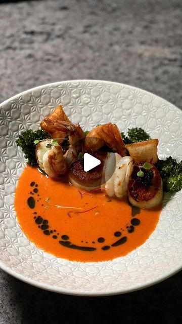 The Boujee Foodie on Instagram: "Prawn and Scallop Bisque, a substantial, comforting and hearty bowl to satisfy all seafood lovers like me! ♥️ 🦐 zero waste recipe   My full recipe for this lovely seafood soup 📝 https://gronda.link/ghsnH3H9vIb @gronda -🩵  Prawn  Scallop Leek Crispy Kale Pommes Soufflé  Caviar @belugacaviar_au  Herb Oil   This is a zero waste dish and the full recipe is available along with all other recipes on Gronda Pro for all my pro subscribers 🥰🩵  Zero Waste is always on my mind when I am cooking and has been the main reason I never run out of dishes to cook. All of my dishes have ingredients that are transformed into components of other dishes. I am an analytical person and I apply it to cooking through ration control, cost and repurposing all things that I create Scallop Bisque, Bisque Recipes, Scallop Appetizer, Dishes To Cook, Sushi Recipes Homemade, Crispy Kale, Prawn Dishes, Herb Oil, Scallop Dishes