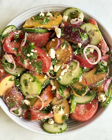 Cucumber Feta Salad, Salad With Cucumber, Fresh Tomato Recipes, Avocado Tomato Salad, Paleo Salads, Beefsteak Tomato, Peach Salad, Tomato Tart, Cucumber Recipes