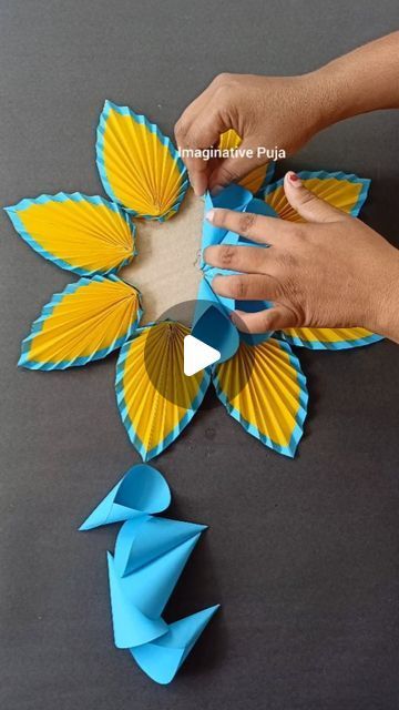 Classroom Decor Idea, Craft Flowers Paper Decoration, Paper Flowers For Decoration, Puja Decoration Ideas, Paper Flower Crafts For Kids, Flowers From Paper, Flowers With Paper, Paper Flower Decorations, Classroom Decoration Ideas