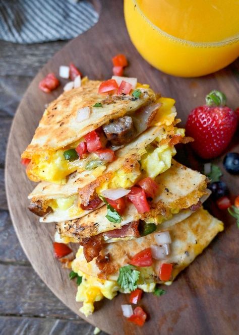 Breakfast Plating Ideas, Easy Mexican Breakfast Ideas, Breakfast Plating, Mexican Breakfast Ideas, Breakfast Boards, Breakfast Quesadillas, Breakfast Quesadilla, Plating Ideas, Breakfast Burrito