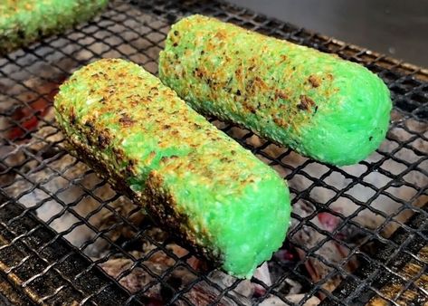 How To Recreate Grilled Banana Pandan Rice, A Viral Vietnamese Dessert Vietnamese Pandan Dessert, Pandan Crepes, Pandan Dessert, Pandan Rice, Coconut Tapioca Pudding, Thai Banana, Vietnamese Desserts, Grilled Rice, Crispy Rolls