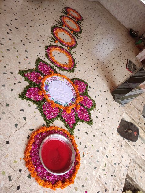 Grah Pravesh Decoration Home, Graha Pravesh Decoration, Welcome Rangoli Design Entrance, Kanku Pagla Decoration At Home, Pagla Decoration, Welcome Rangoli, Fancy Baby Shower, Welcome Home Decorations, Mehendi Decor Ideas