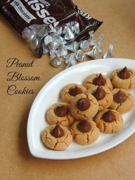 Eggless Peanut Butter Cookies, Peanut Blossom Cookies, Cookies Without Eggs, Cookies Eggless, Peanut Butter Blossoms Recipe, Peanut Butter Kiss, Peanut Butter Blossom, Peanut Butter Kiss Cookies, Peanut Blossoms