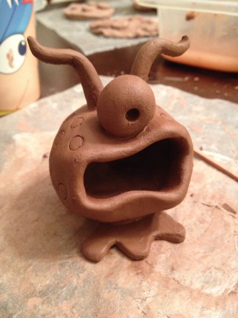 Pinch pot monster                                                                                                                                                     More Pinch Pot Creatures, Pinch Pots Ideas, Pinch Pot Monsters Clay, Double Pinch Pot Animals, Pinch Pot Monsters, High School Pinch Pot Projects, Animal Pottery Pinch Pots, Elementary Clay, Pinch Pot Ideas