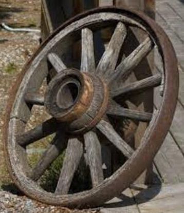 Wagon Wheel Ideas, Wagon Wheel Garden, Antique Wagon Wheels, Wooden Wagon Wheels, Antique Wagon, Retro Things, Wagon Wheels, Country Treasures, Old Wagons