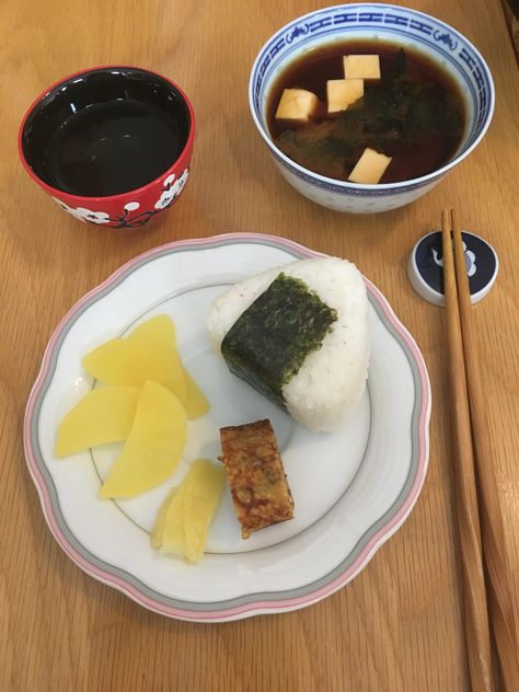 Japanese Homemade Food, Japanese Breakfast Aesthetic, Japanese Food Breakfast, Japan Breakfast, Breakfast Japanese, Almond Mom, Character Aesthetic Board, Japanese Food Traditional, Japanese Breakfast