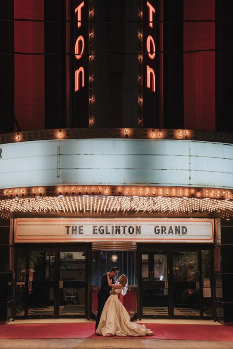 Eglinton Grand Wedding With Vintage Hollywood Glamour Movie Theater Wedding, Vintage Hollywood Wedding, Oud Hollywood, Toronto Pictures, Movie Theater Aesthetic, Old Hollywood Aesthetic, Hollywood Theater, Hollywood Aesthetic, Old Hollywood Wedding