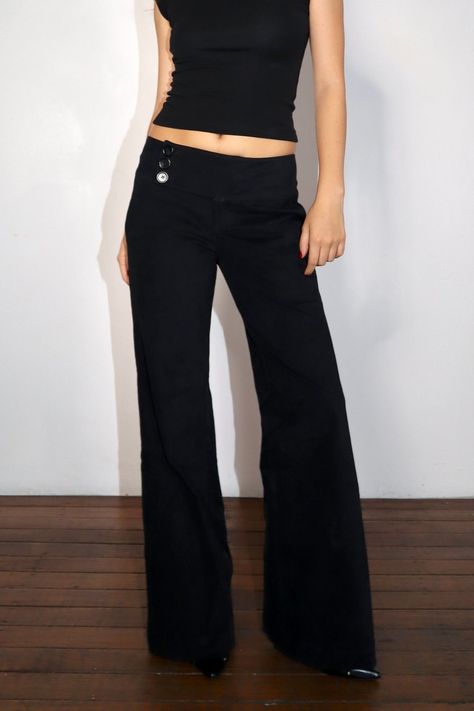 Djerf Avenue Trousers, Low Rise Black Trousers, Low Rise Office Pants, Low Waisted Suit Pants, Low Waisted Trousers Outfit, Low Rise Pinstripe Pants, Low Rise Dress Pants, Low Rise Trousers Outfit, Black Low Waist Jeans