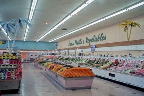 Retro Places, Vintage Supermarket, Supermarket Interior, Old English Manor, Supermarket Sweep, Vintage Grocery, Grocery Supermarket, Station Service, Messy Nessy Chic