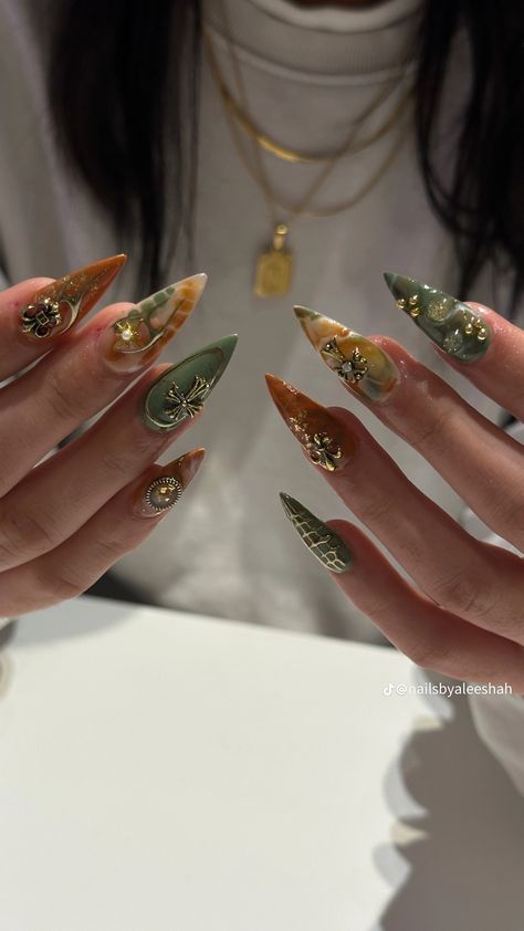 Orange Nails Stiletto, Nature Themed Nails, Autumn Nails Orange, Green And Orange Nails, Nails For Fall Autumn, Nail Polish Aesthetic, Summer Art Ideas, Gemstone Nails, Patriotic Nail