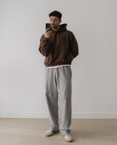 Minimalist Hoodie Outfit, Grey Sweatshirt Outfit Men, Grey Hoodie Outfit Men, Grey Joggers Outfit, Sweat Pants Style, Brown Hoodie Outfit, Daniel Simmons, Normcore Outfits, Grey Pants Men