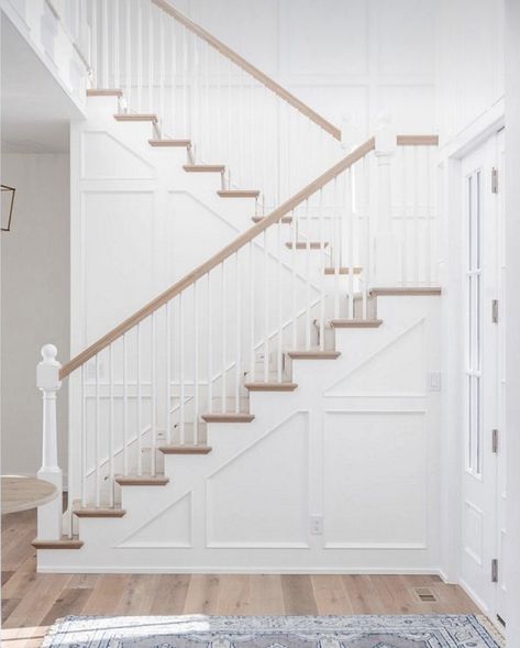 White Staircase, Foyer Staircase, House Staircase, Staircase Remodel, Staircase Wall, Lan Can, Entry Hallway, Simply White, House Stairs