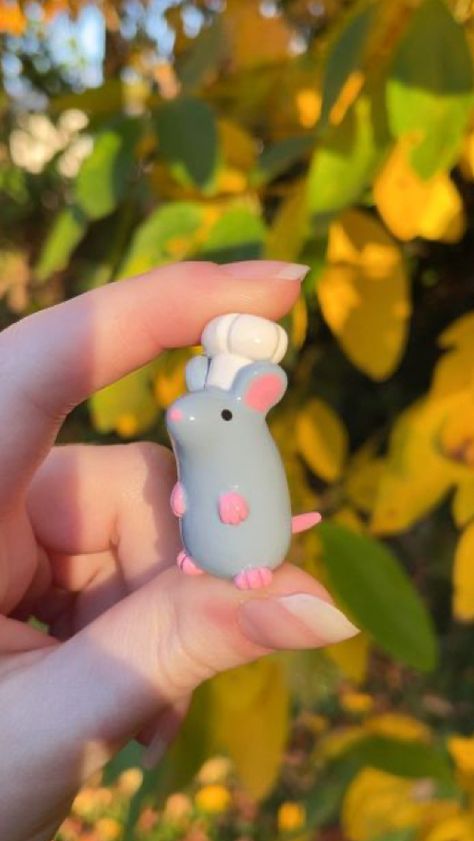 Micro Clay Animals, Mini Clay Creatures, Air Dry Clay Projects Animals, Mini Clay Ideas Animals, Mini Things To Make Out Of Clay, Cute Clay Creatures, Mini Clay Charms, Mini Air Dry Clay Ideas, Clay Monsters Cute