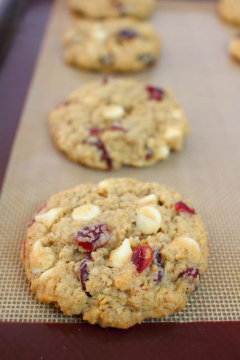 Cranberry White Chocolate Chip Cookies, Oatmeal Cookies Recipes Easy, Homemade White Chocolate, Cranberry Oatmeal Cookies, Cranberry Cookies Recipes, Cranberry Oatmeal, Lactation Cookies Recipe, Oatmeal Cookies Easy, Truffle Cookies