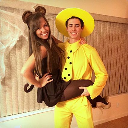 102 Best Halloween Couples Costumes of All Time (50+ DIY Ideas) Easy Couple Halloween Costumes, Easy Couples Costumes, College Halloween Party, Meme Costume, Halloween Costumes Diy Couples, Cute Couples Costumes, Unique Couple Halloween Costumes, Diy Couples Costumes, Halloween Parejas