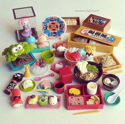 Sanrio characters Japanese good set. Pic by @rement_byfaiize3d Rement Miniatures Hello Kitty, Sanrio Rement, Rement Miniatures, Hello Kitty Videos, Miniature Stuff, Hello Kitty Toys, Barbie Doll Set, Miniature Bakery, Cute School Stationary