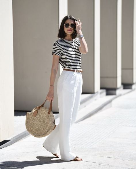 15+ Old Money Summer Outfit Ideas for Effortless Chic ☀️ Capsule Wardrobe Accessories, Parisian Summer, Casual Chic Outfits, Chic Summer Outfits, Stripe Outfits, Wardrobe Accessories, Summer Capsule Wardrobe, Mode Casual, Summer Chic