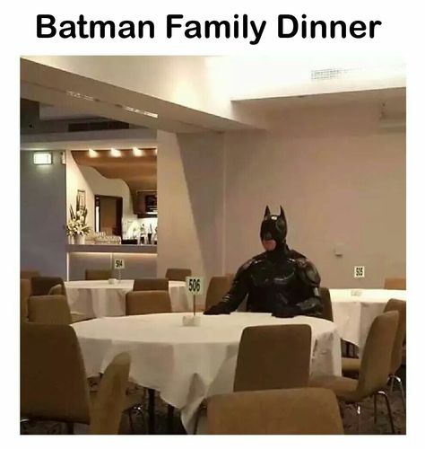 Batman Family Dinner ... lol Batman Funny, Im Batman, Dc Memes, Batman Family, Golf Humor, Bat Family, Dark Knight, Family Dinner, Funny Cute