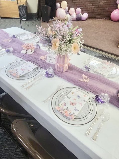 Butterfly Theme Party Decoration Ideas, Butterflies Birthday Theme, Baby Girl Baby Shower Centerpieces, Butterfly Theme Birthday Party Ideas, Butterfly Party Table Decorations, New Beginnings Party, Paper Lantern Decor Ideas, Elegant Butterfly Party, Purple Birthday Theme Party Ideas