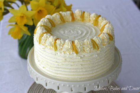 A cake recipe. Lemon drizzle layer cake is a delicious cake with lemon drizzle cake layers and a swiss meringue buttercream. Lemon Birthday Cakes, Lemon Layer Cakes, Cakes To Make, Lemon Drizzle Cake, Drizzle Cake, Layer Cake Recipes, Lemon Drizzle, Salty Cake, Cake Cover