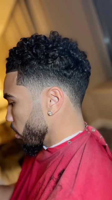 High Taper Fade Haircut Curly, Taper Fade Curly Hair Black Men, Jayson Tatum Haircut, High Taper Fade Haircut Black, Fresh Haircuts For Men, Taper Fade Afro, Curly Hair Taper, Afro Fade Haircut, Temp Fade Haircut