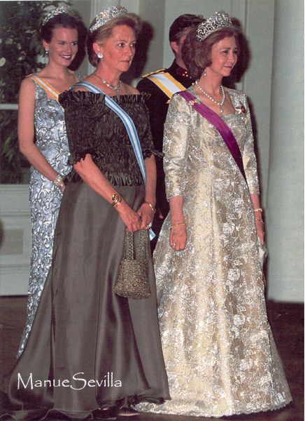 Queen Paola Of Belgium, Paola Of Belgium, Queen Sofia Of Spain, Queen Paola, Royal Gala, Sofia Of Spain, Queen Sofía Of Spain, Greek Royalty, Gala Gowns