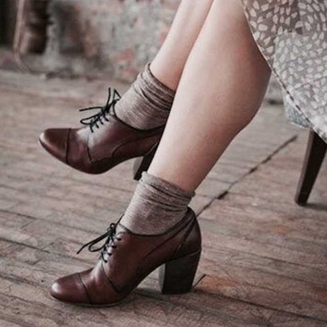 Imgur Post - Imgur Oxford Heels Outfit, Outfit Elegantes, Oxford Shoes Outfit, Formal Dresses For Teens, Romantic Outfit, Oxford Heels, Socks And Heels, Shoes Booties, Vintage Shoes